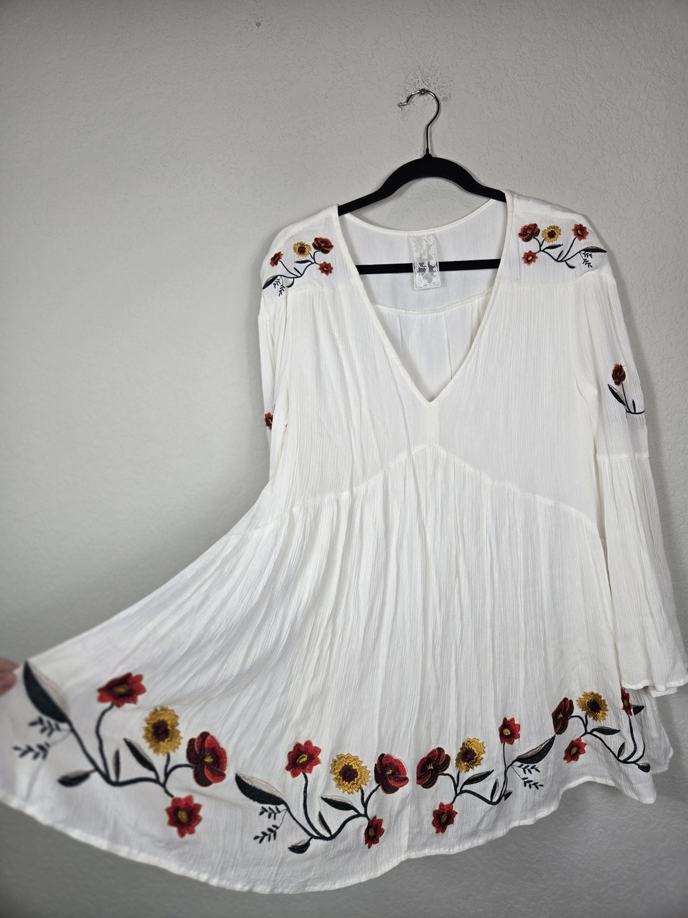 Sadie & Sage Boho Floral Embroidered Bell Sleeve Peasant Tunic Top Size L